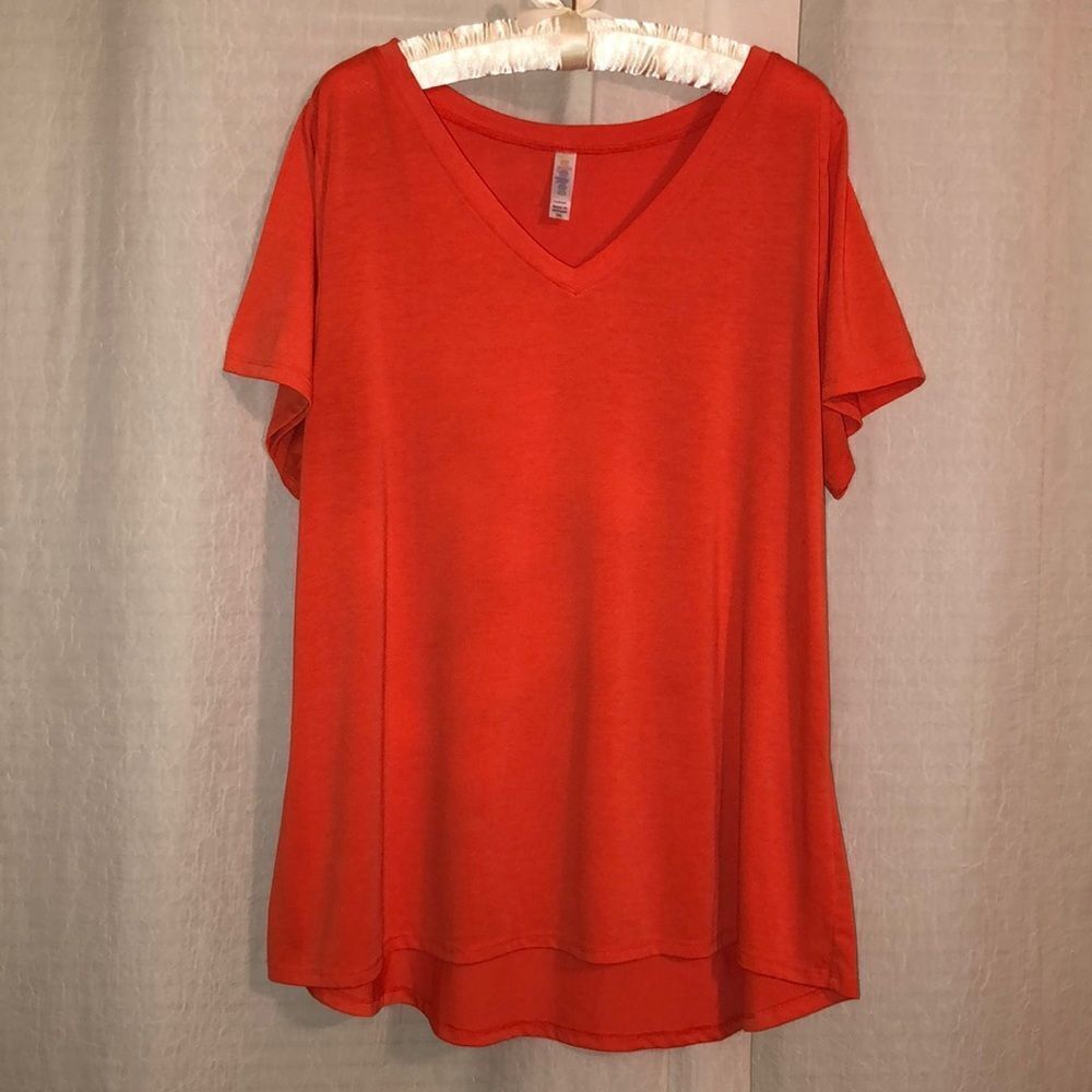 LuLaRoe 2X Christy short sleeve high low v-neck t shirt in vibrant orange